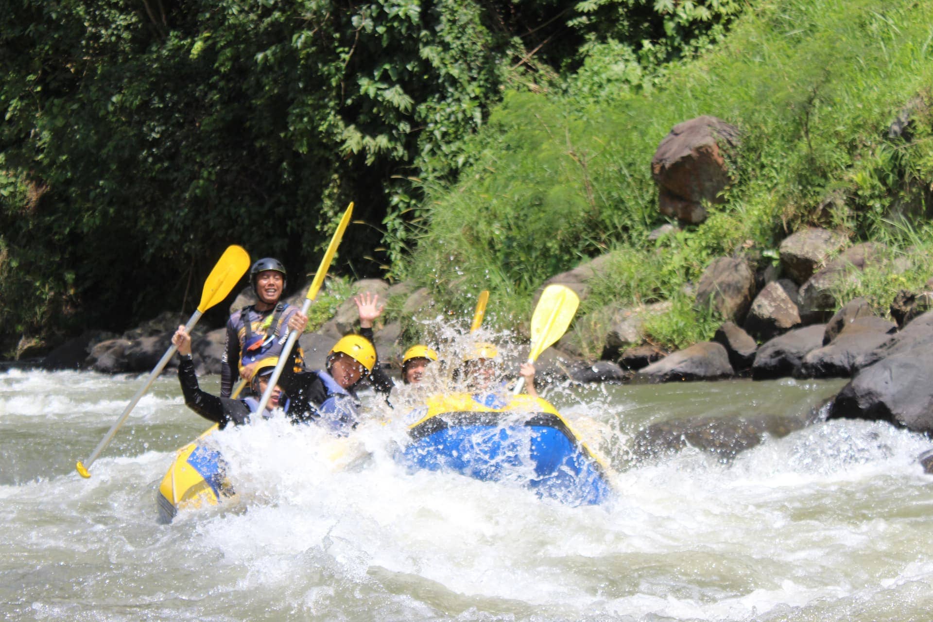 5 Alasan Mengapa Rafting Cocok untuk Family Gathering.webp